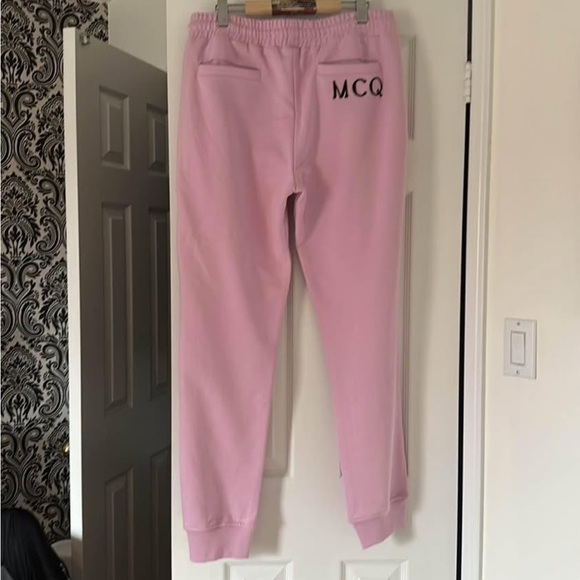 MCQ pink sweat pants.
Size XL - Picture 3 of 7